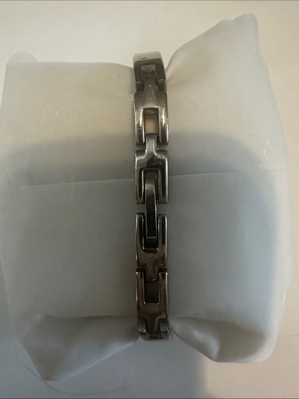 Gucci Silver Watch with Black Square Dial - Picture 2 of 9